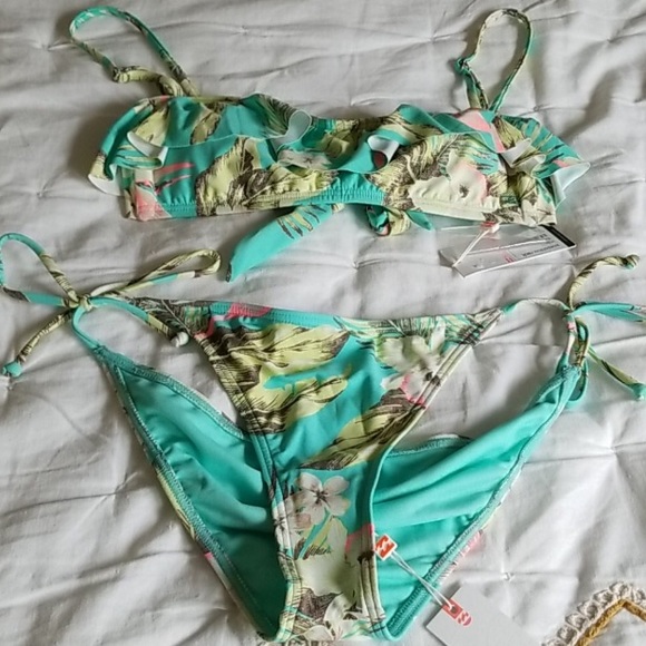 Billabong Bikini - Picture 2 of 12